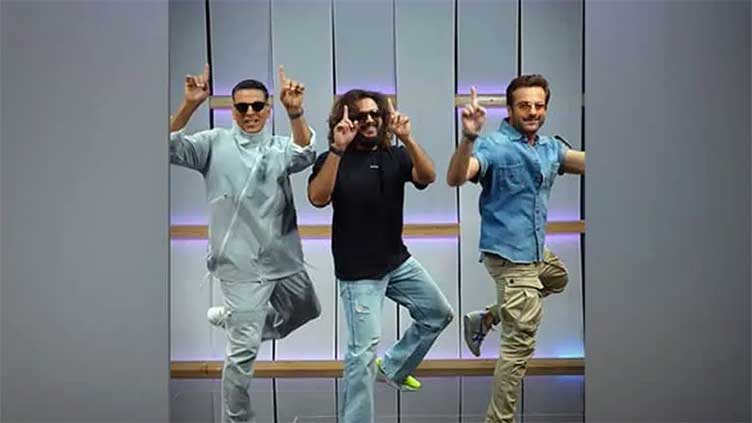 Akshay Kumar, costars regale fans with 'Heyy Babyy' dance