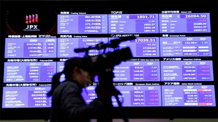 Foreigners sell Japanese stocks amid yen rally, BOJ rate hike