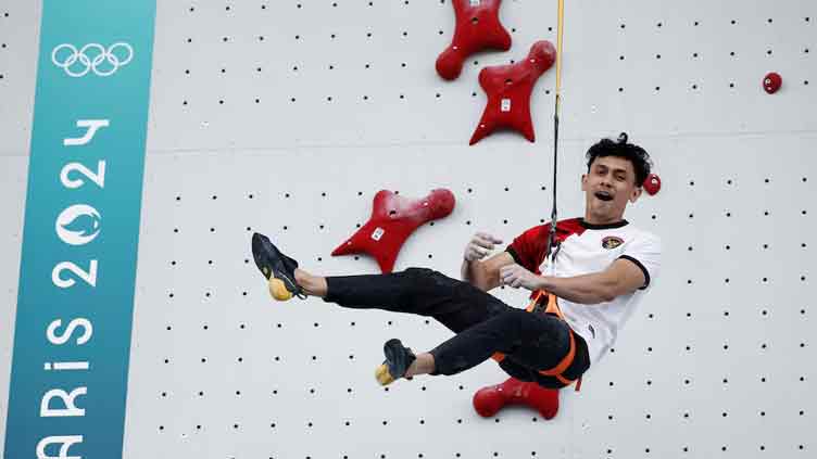 Climbing-Indonesia’s Leonardo upsets American Watson to win speed gold