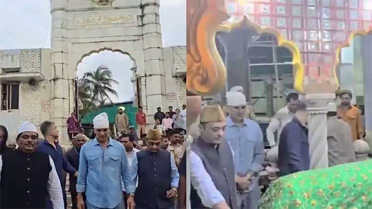 Akshay Kumar visits Haji Ali Dargah