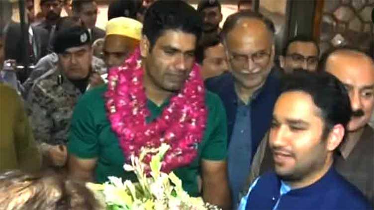 Nation stands up for the champion: Arshad Nadeem gets rousing welcome 