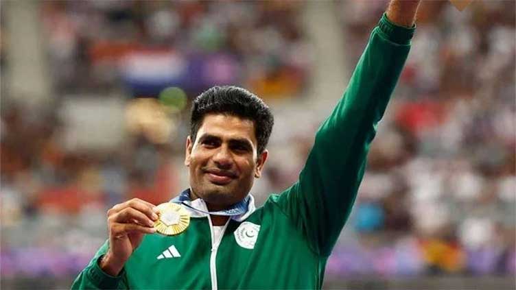 Olympic hero offers Fajr prayer at Raiwind Tablighi Markaz