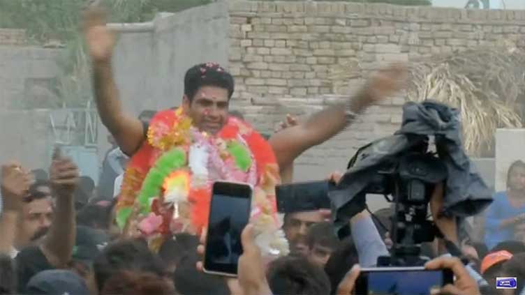 Arshad Nadeem returns to hero's welcome in hometown Mian Channu