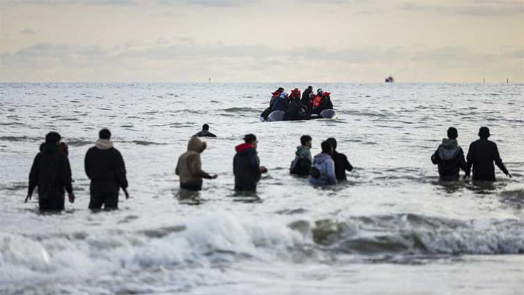 More than 700 migrants cross Channel to Britain in single day