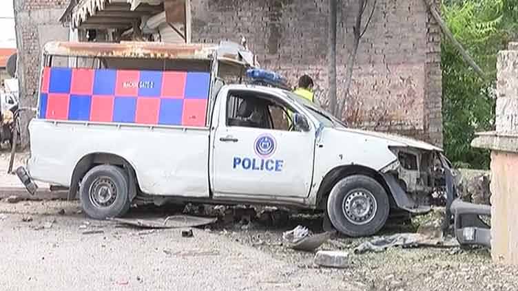 Five injured in attack on police van in Peshawar 