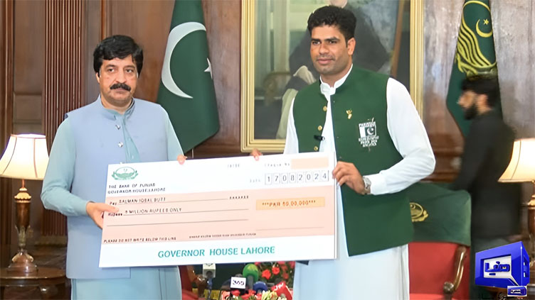 Punjab Governor Saleem Haider awards Rs2m, car to Arshad Nadeem