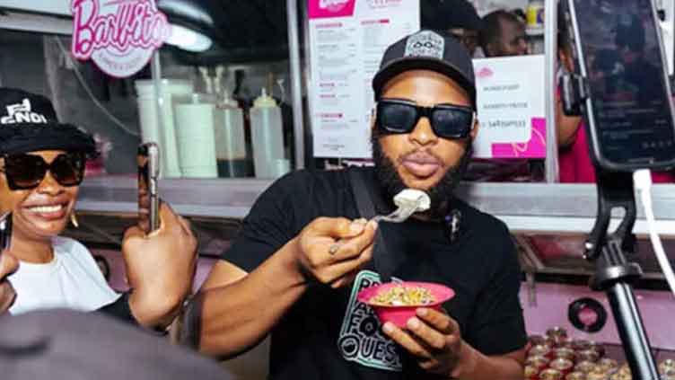 Nigerian man sets world record by earing fast food in 150 restaurants 