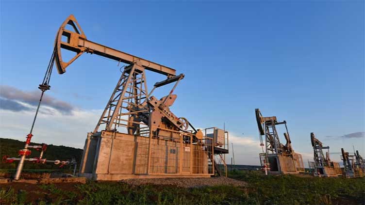 Oil falls 2 pc to end volatile week, focus on China demand concerns