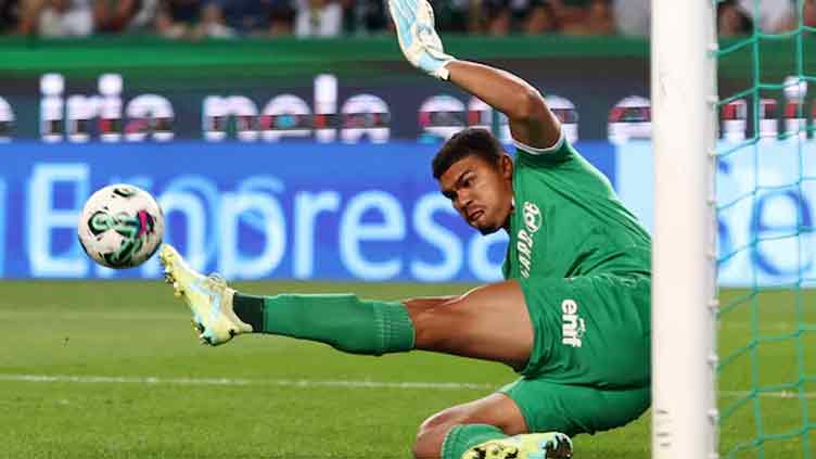 Villarreal sign goalkeeper Luiz Junior from Famalicao