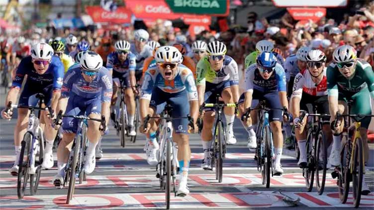 Bittner edges Van Aert to win Vuelta fifth stage