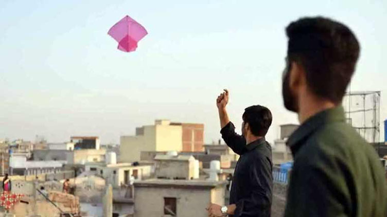 Home Department tightens noose around kite flyers, manufacturers