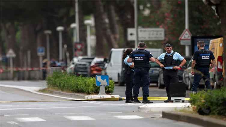 French police hunt for arsonist who targeted synagogue, injured a policeman