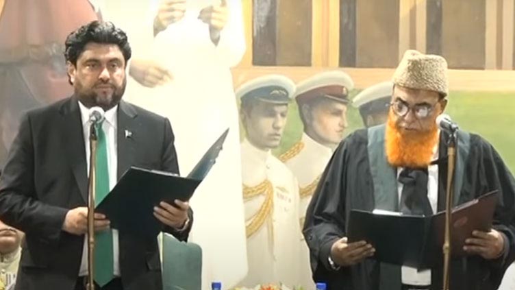 Justice Naimatullah Phulpoto sworn in as acting Sindh High Court chief justice 