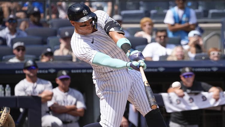 Aaron Judge hits 2 more homers for the Yankees to get to 51 on the season