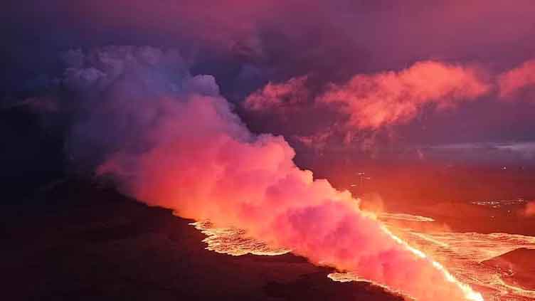 Iceland volcano eruption raises pollution fears, spa evacuated