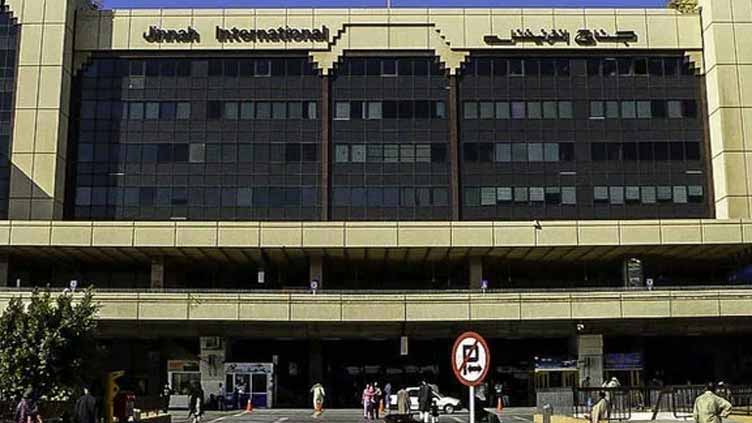 375 Pakistani pilgrims land in Karachi from Baghdad 