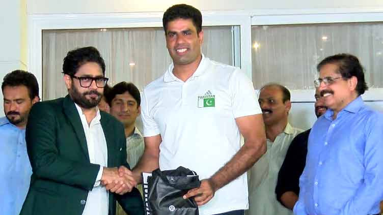 Abrarul Haq awards Rs1.5m to Olympic gold medallist Arshad Nadeem