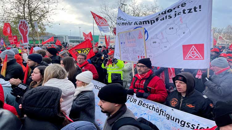 Volkswagen workers to go on warning strikes across Germany