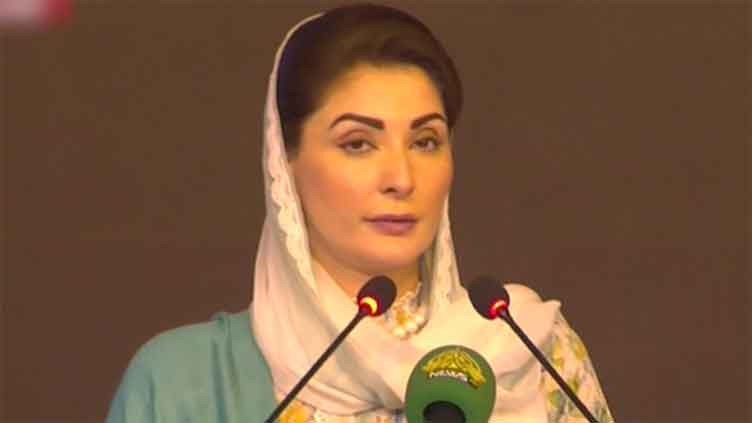 CM Maryam Nawaz awards scholarships to students