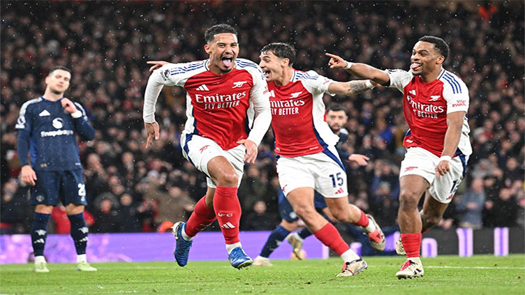 Corner kings Arsenal beat Man Utd to close gap on Liverpool