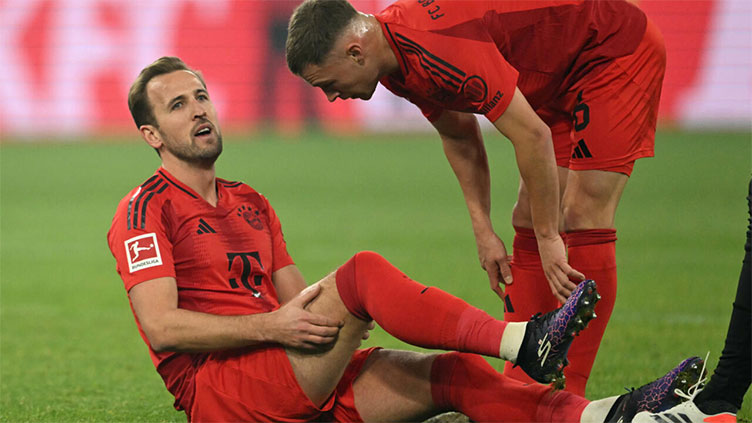 Bayern's Kane steps up recovery from torn hamstring