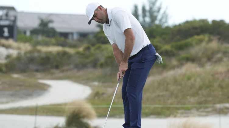 Scottie Scheffler has new putting grip and trails Cameron Young by 3 in Bahamas