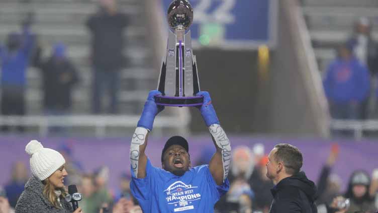 No. 10 Boise State grabs CFP spot, beating No. 19 UNLV 21-7 in Mountain West championship