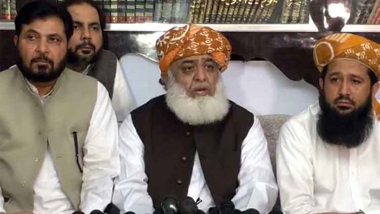 Fazl urges govt to avoid politicising seminaries' issue