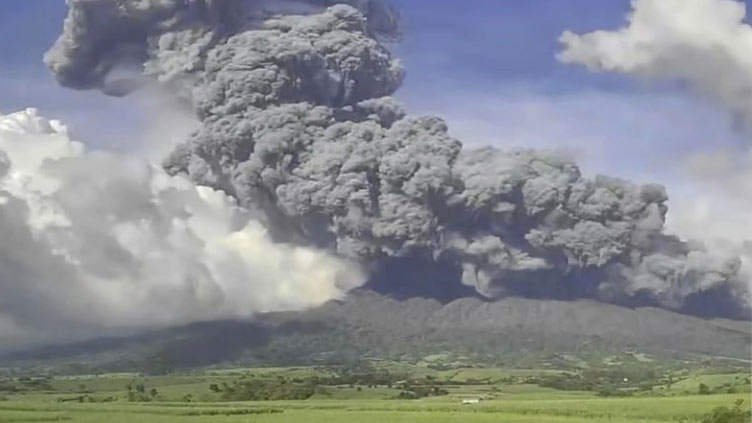 Mass evacuation of Philippine villages underway after a brief but major volcanic eruption