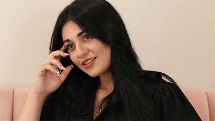 Fans excited as Sarah Khan back to work 