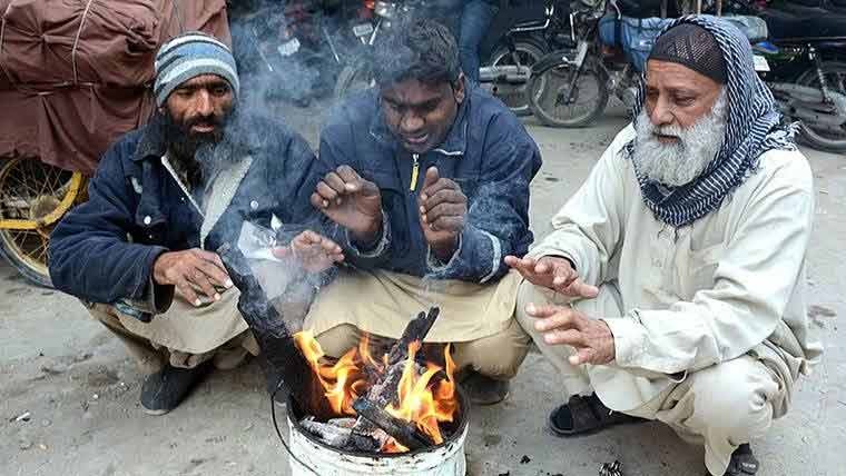 ملک بھر میں سردی کی شدت میں اضافہ، اسلام آباد میں پارہ منفی ایک ڈگری تک گر گیا