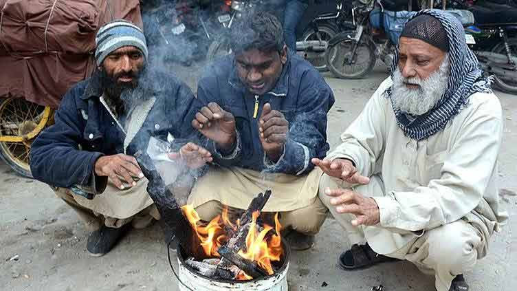 Cold, dry weather in Lahore, intense cold wave in Pakistan's northern regions