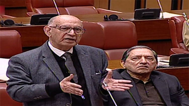 Irfan Siddiqui stresses PTI must tackle legal cases head-on; foreign help won't work