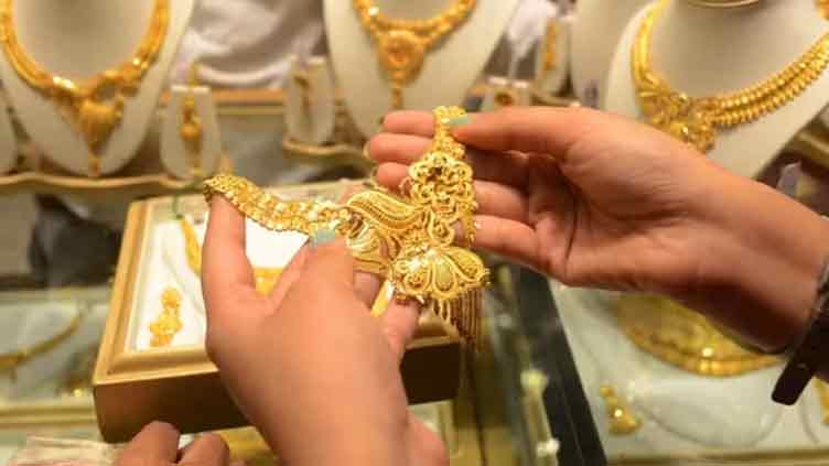 Gold price surges by Rs1,000 per tola