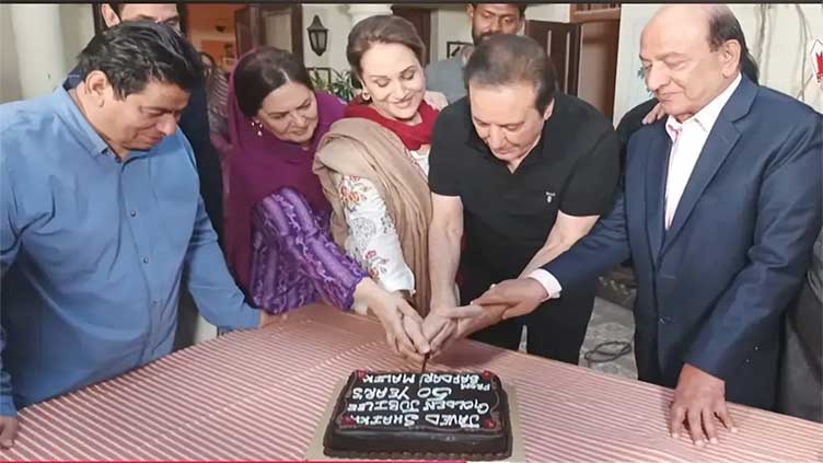 Javed Sheikh celebrates 50 years in showbiz with pals