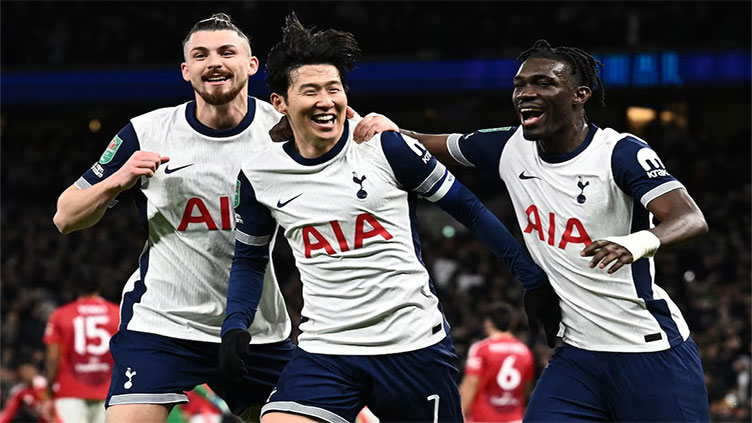 Spurs survive Man Utd comeback to reach League Cup semi-finals