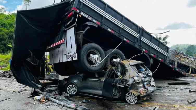 At least 32 die in bus crash in Southeastern Brazil, officials confirm