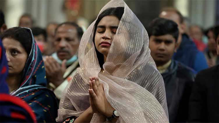 Pakistani Christians celebrate Xmas with religious zeal