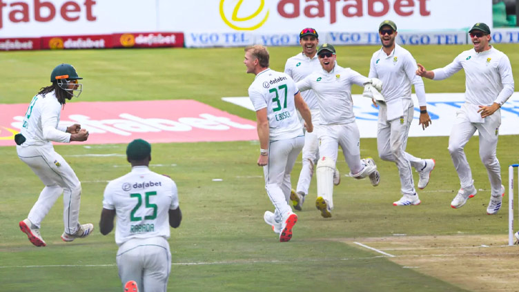 Pakistan batting order collapse for 88 at lunch on Boxing Day