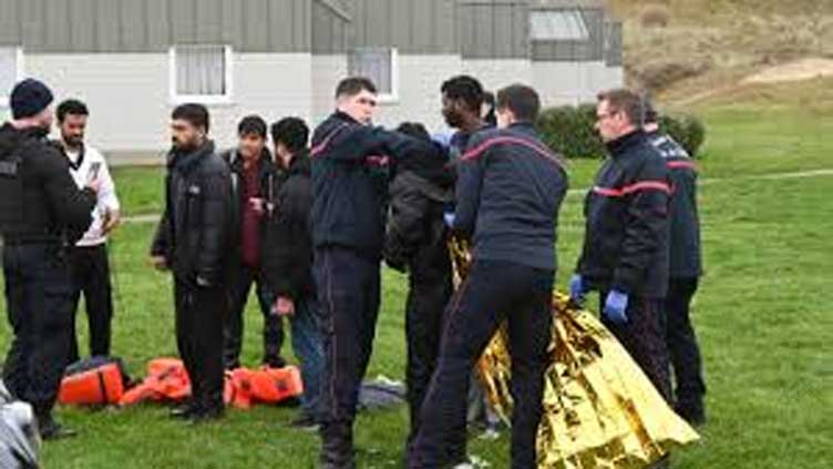 French rescuers save 107 migrants in English Channel on Christmas day