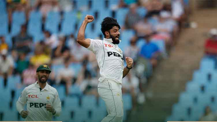 South Africa hold upperhand as Pakistan lose three wickets in second innings