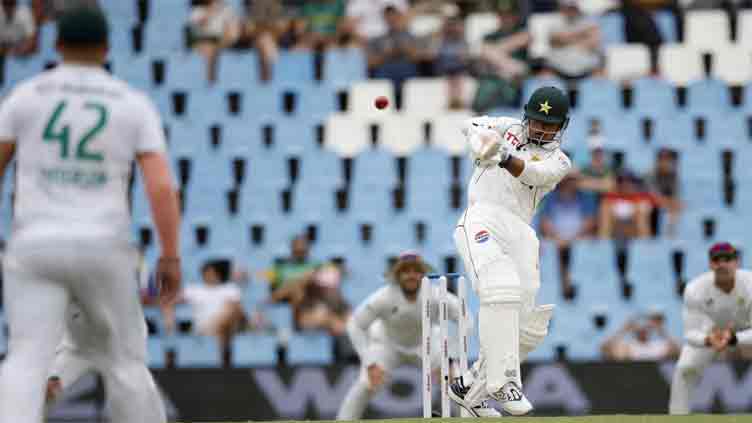 South Africa lose three early wickets in pursuit of Pakistan's 148 in first test