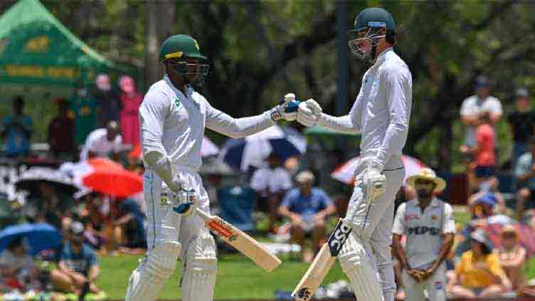 South Africa defeat Pakistan by two wickets in first Test