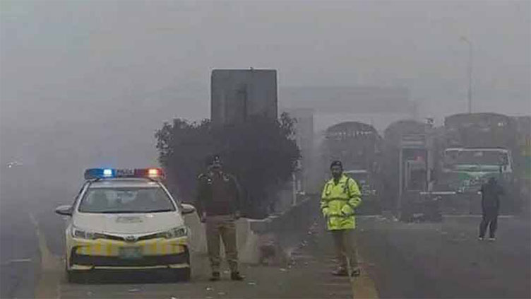 Dense fog again disrupts road traffic on motorways in parts of Punjab