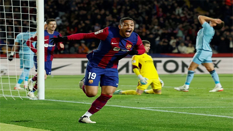 Roque fires Barca to narrow win, Atletico edge Rayo