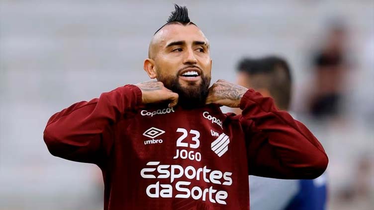 Vidal rides in on horseback to return to boyhood club in Chile