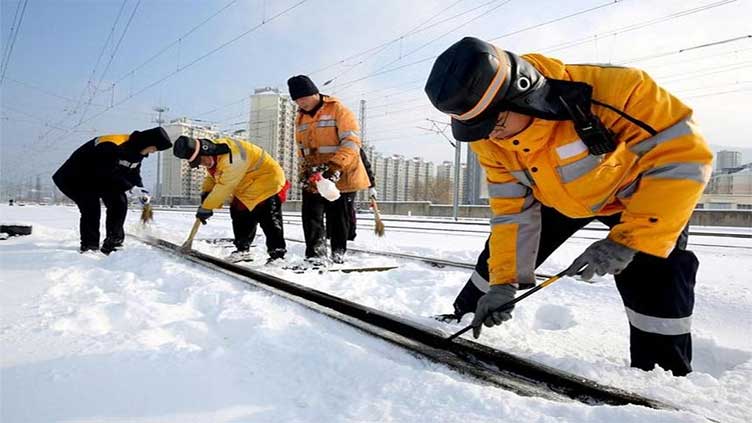 Icy weather impedes travellers in China home-bound for new year festivities