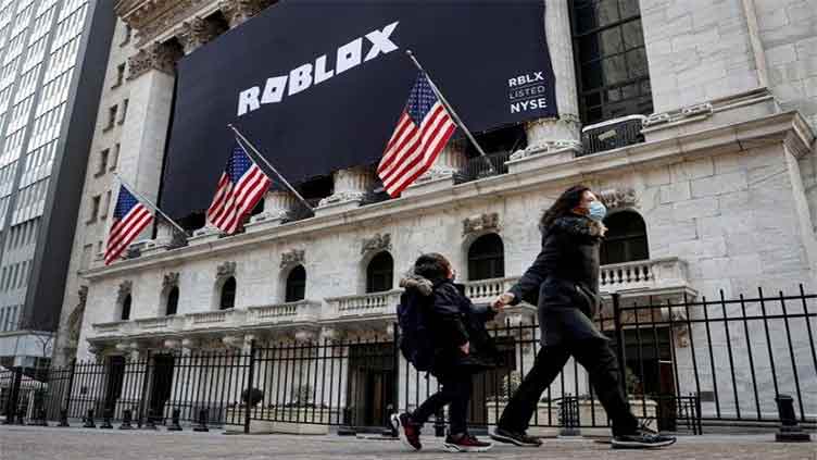 Roblox forecasts strong 2024 bookings; in-game spending gets holiday boost