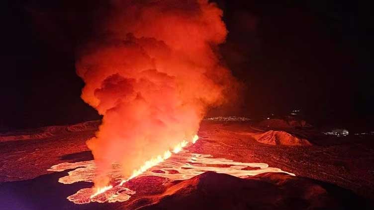 Iceland volcano erupts again, molten rocks spew from fissures