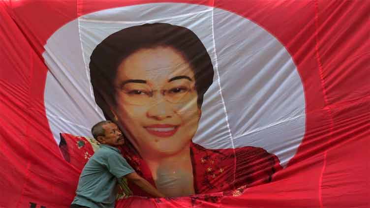 Ex-Indonesia leader Megawati advises cabinet not to quit amid criticism of Jokowi